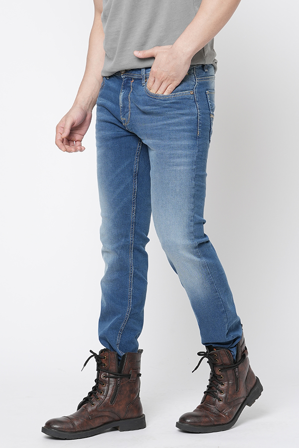 MED BLUE 5 POCKET MID-RISE NARROW FIT JEANS