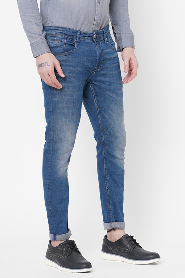 MED BLUE 5 POCKET LOW-RISE TAPERED ANKLE LENGTH JEANS