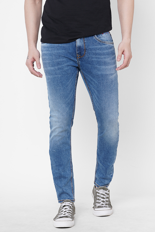 MED BLUE 5 POCKET LOW-RISE TAPERED ANKLE LENGTH JEANS