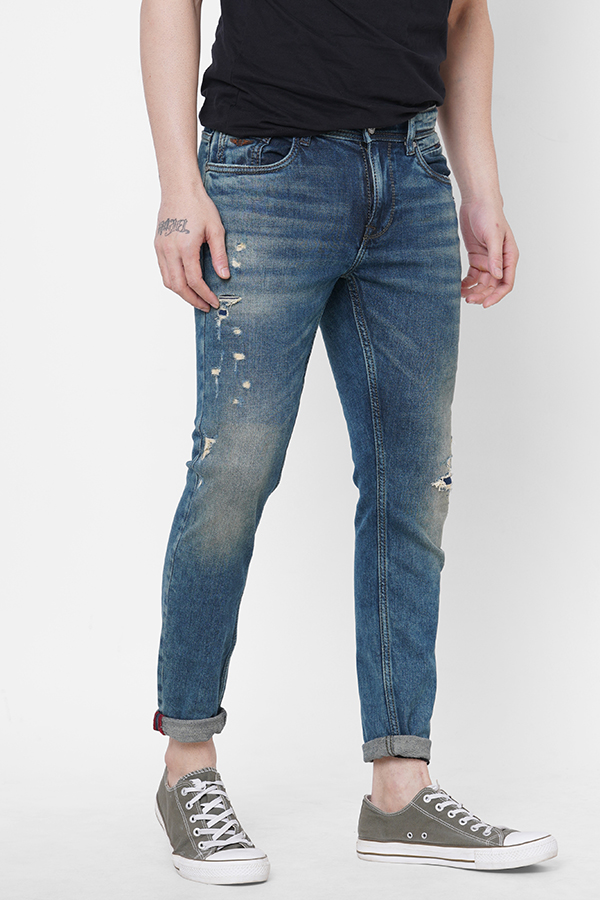 MED BLUE 5 POCKET LOW-RISE TAPERED ANKLE LENGTH JEANS