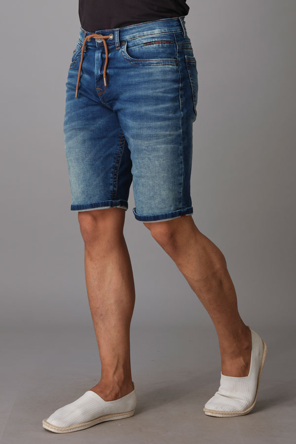 MED BLUE SOLID SLIM FIT DENIM SHORT (DENIM SLIM)