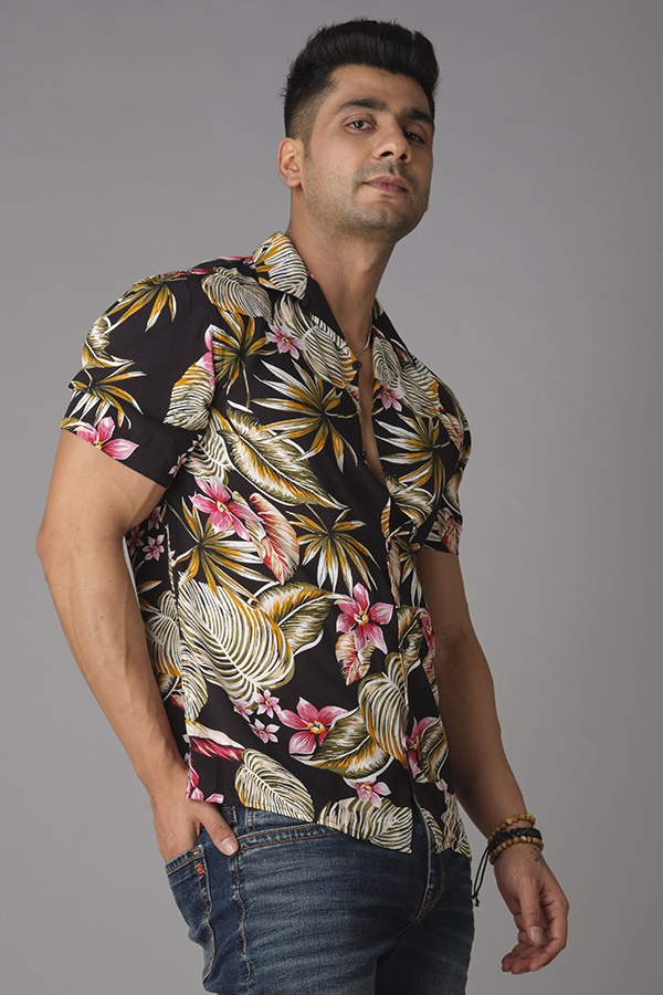 BLACK HALF SLEEVE PRINTED SHIRT (DECAPARIO H/SLV FIT)