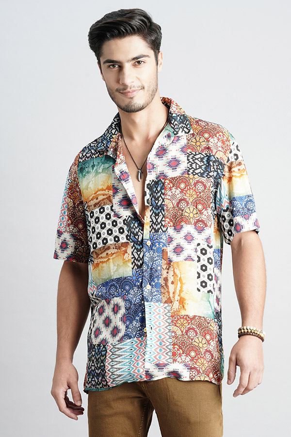 MULTI COLOR HALF SLEEVE PRINTED SHIRT (DECAPARIO H/SLV FIT)